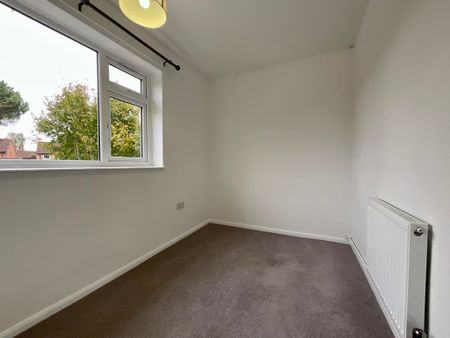 2 bedroom Flat to let - Photo 3