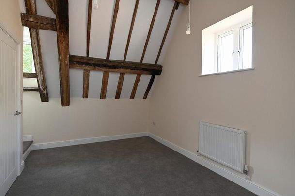 3 bedroom barn conversion to rent - Photo 1