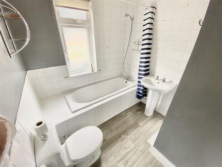 3 bedroom terraced house to rent - Photo 5