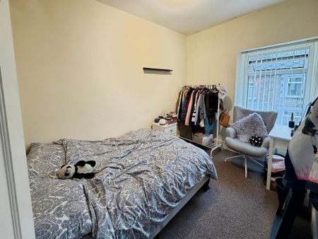 3 bedroom terraced house to rent - Photo 2