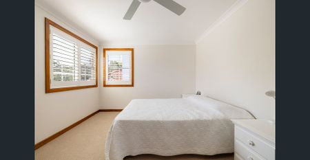 Freestanding house & pool close to Russell Park/waterfront - Photo 3