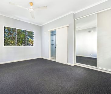 BEAUTIFUL, LARGE FAMILY HOME! - Photo 6