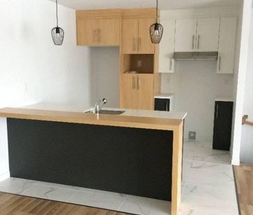 Superbe logement 4 1/2 à St-Nicolas, 1ier étage, climatisé, 2 STATI... - Photo 2