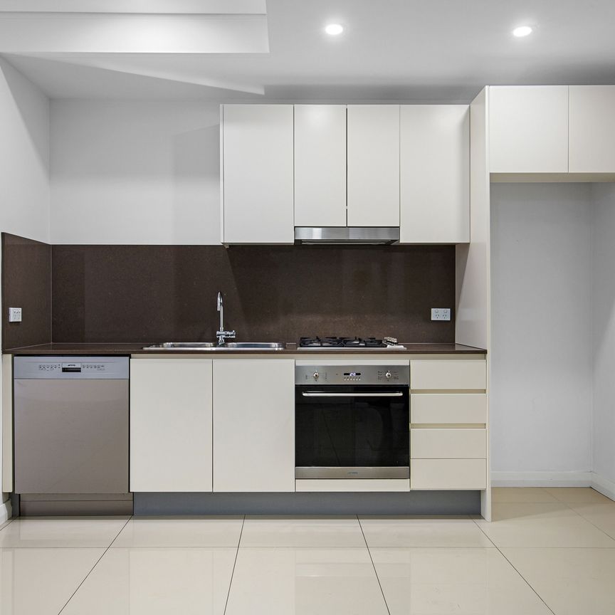 Perfectly Positioned Central to all Amenities - Photo 1