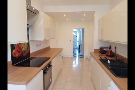 Room in a Shared House, Walsgrave Road, CV2 - Photo 2