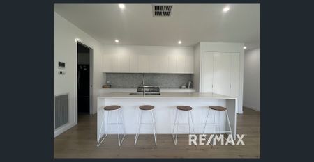 Family Home in Boorooma - Photo 5