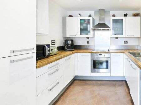 2 Bed Flat, Oceanis Apartments, E16 - Photo 5