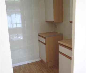 1 bedroom retirement property to rent - Photo 4