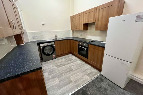 Bond Street - Photo 1