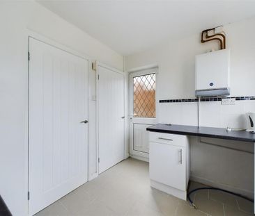 3 bedroom semi-detached house to rent - Photo 6