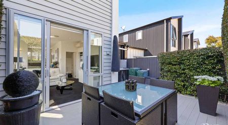 Hobsonville, 2 Bedrooms, $720 - Photo 3