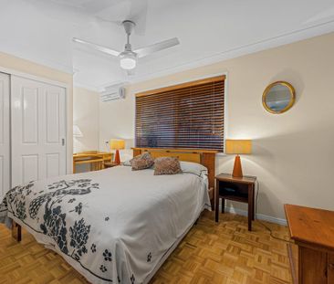 Immaculate Lowset Living on 1078m2 - Photo 2