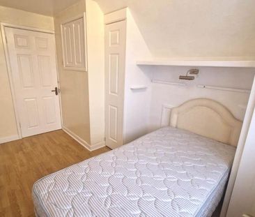 3 bedroom semi-detached bungalow to rent - Photo 2