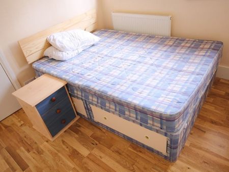 Flat, The Ridgeway, London - Photo 4