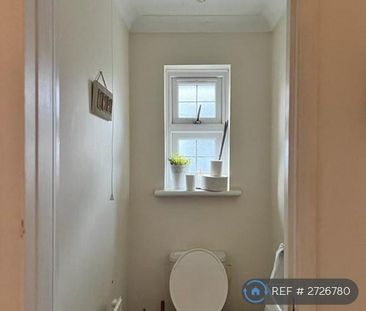 4 bedroom semi-detached house to rent - Photo 3