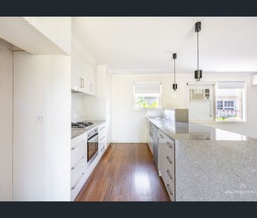 Neat and tidy home in quiet area - Photo 2