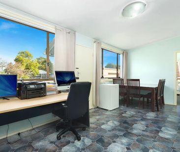 Low maintenance single level family home - Photo 2