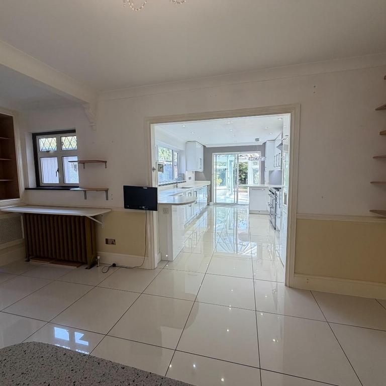 3 bedroom semi-detached house to rent - Photo 1
