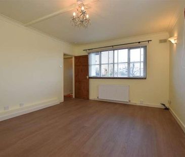 Charlwood Road, Horley, RH6 - Photo 3