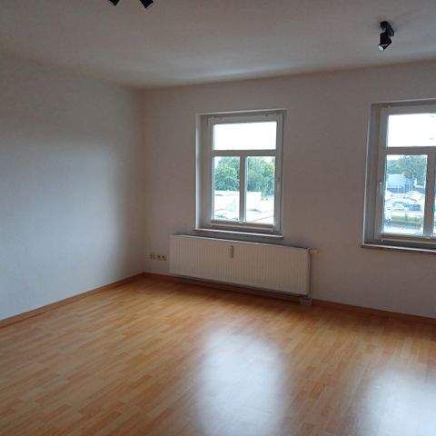 Schöne geräumige 2 Raum Dachgeschoss Wohnung mit moderner Einbauküche ab sofort zu vermieten - Photo 1