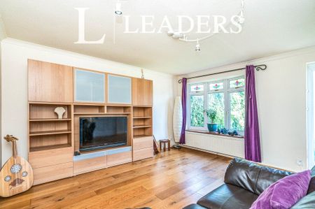 3 bedroom house to rent Kilmiston Drive, Fareham, PO16 - Photo 2