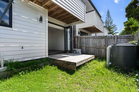 Four Bedroom Townhouse - Photo 5