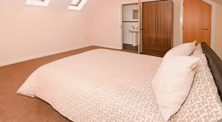 4 Bed Apartment Ensuite Room - Photo 3