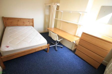 4 bedroom terraced house to rent - Photo 3