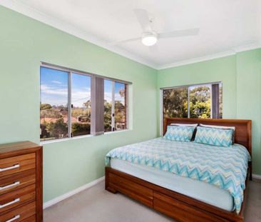 Large and well appointed. - Photo 1