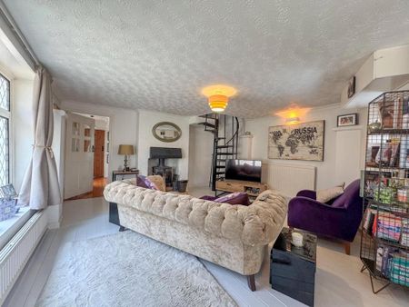 1 bedroom detached house to rent - Photo 2