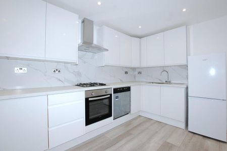 3 bedroom flat to rent - Photo 4
