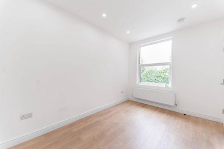 3 bedroom flat to rent - Photo 2