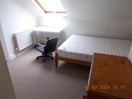 Student Properties to Let - Photo 2