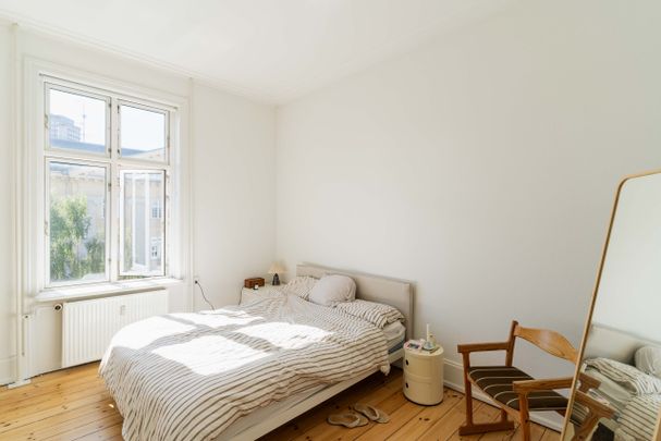 Herskabelig stemning og højt til loftet på Frederiksberg - Foto 1