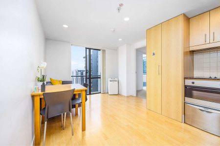 Sunny Auckland 1BR with two balconies! - Photo 4