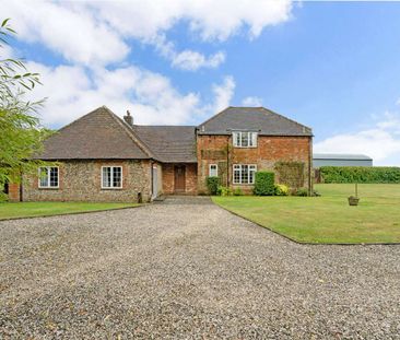 An impressive detached farmhouse situated in a rural position - Photo 4