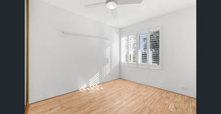 Light Filled Apartment - Photo 2