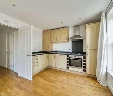 The Avenue, Worcester, KT4 - Photo 2