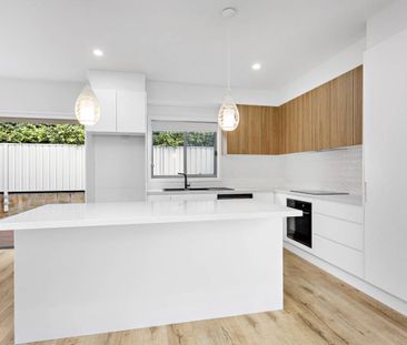 Spacious beautifully appointed four-bedroom townhouse - Photo 4