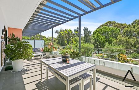 Luxurious Penthouse with Expansive Terrace Overlooking Parkland - Photo 3