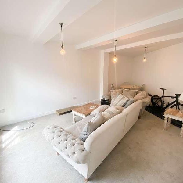 Dunford Road, Holmfirth, HD9 - Photo 1