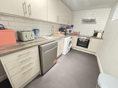 flat 4 66 Victoria Road, Leeds, LS6 1DL - Photo 5