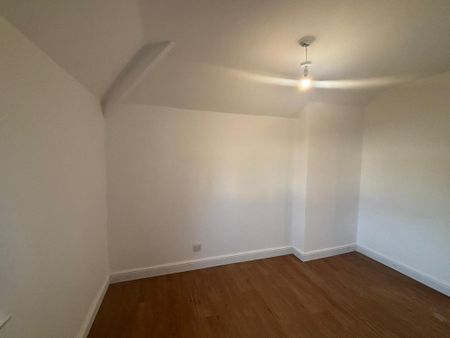 4 bedroom semi-detached house to rent - Photo 3