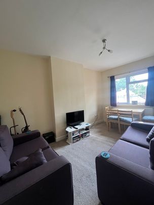 4 Bed Maisonette, Park Parade, W3 - Photo 1