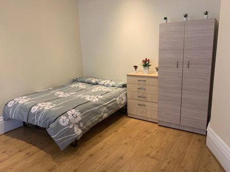 Room in a Shared House, Bowes Road, N13 - Photo 5