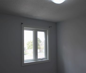 For Lease - 328 Port Royal Trail, Toronto, Ontario - Photo 5