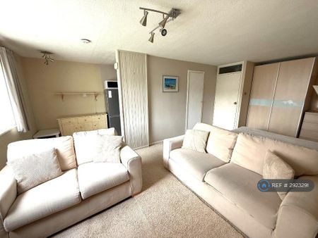 Studio to rent - Photo 2