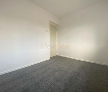 2 bedroom end of terrace house to rent - Photo 3