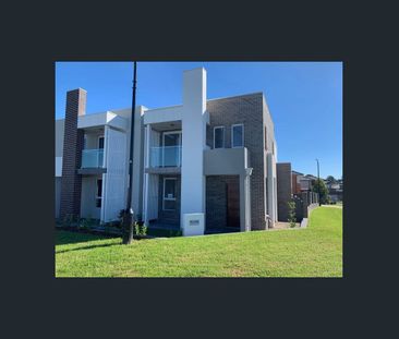 Contemporary Home - Easy Living - Photo 4