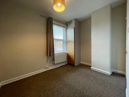 3 bedroom End Terraced House to let - Photo 4